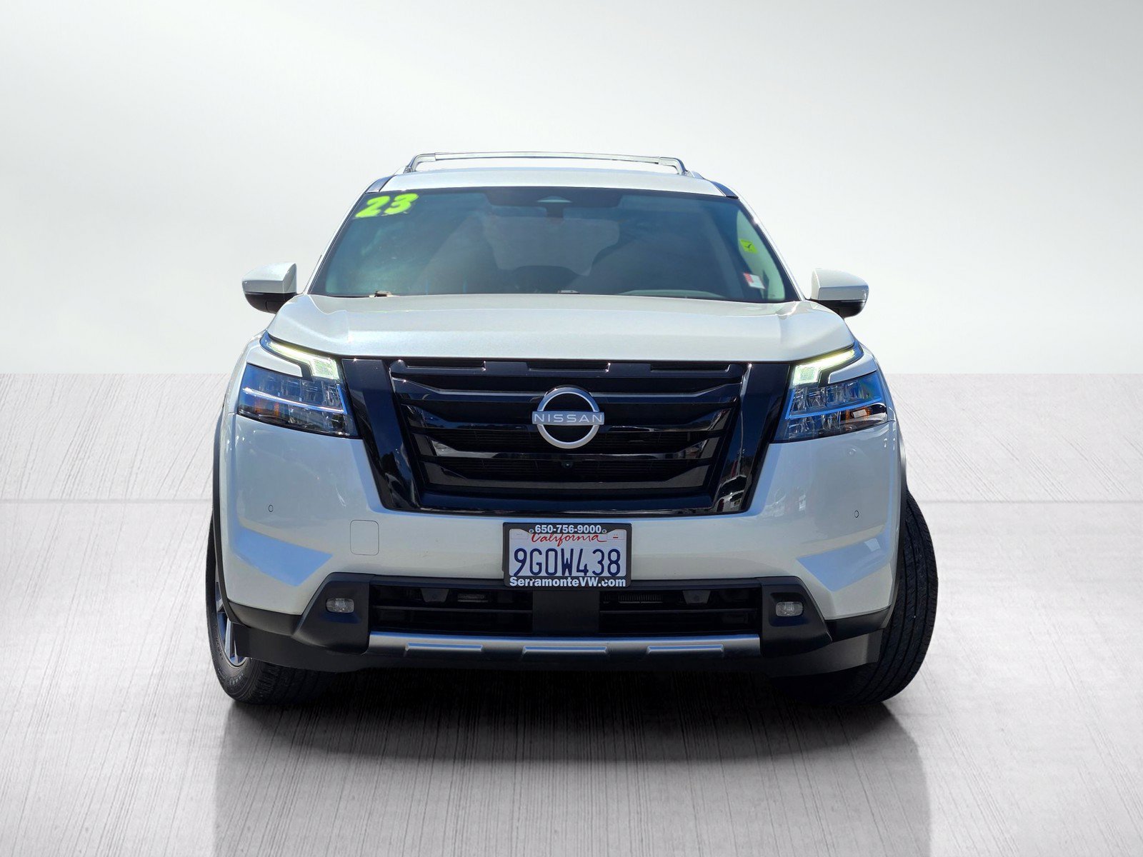 Used 2023 Nissan Pathfinder SL w/ Lighting Package (N92) FWD image 2