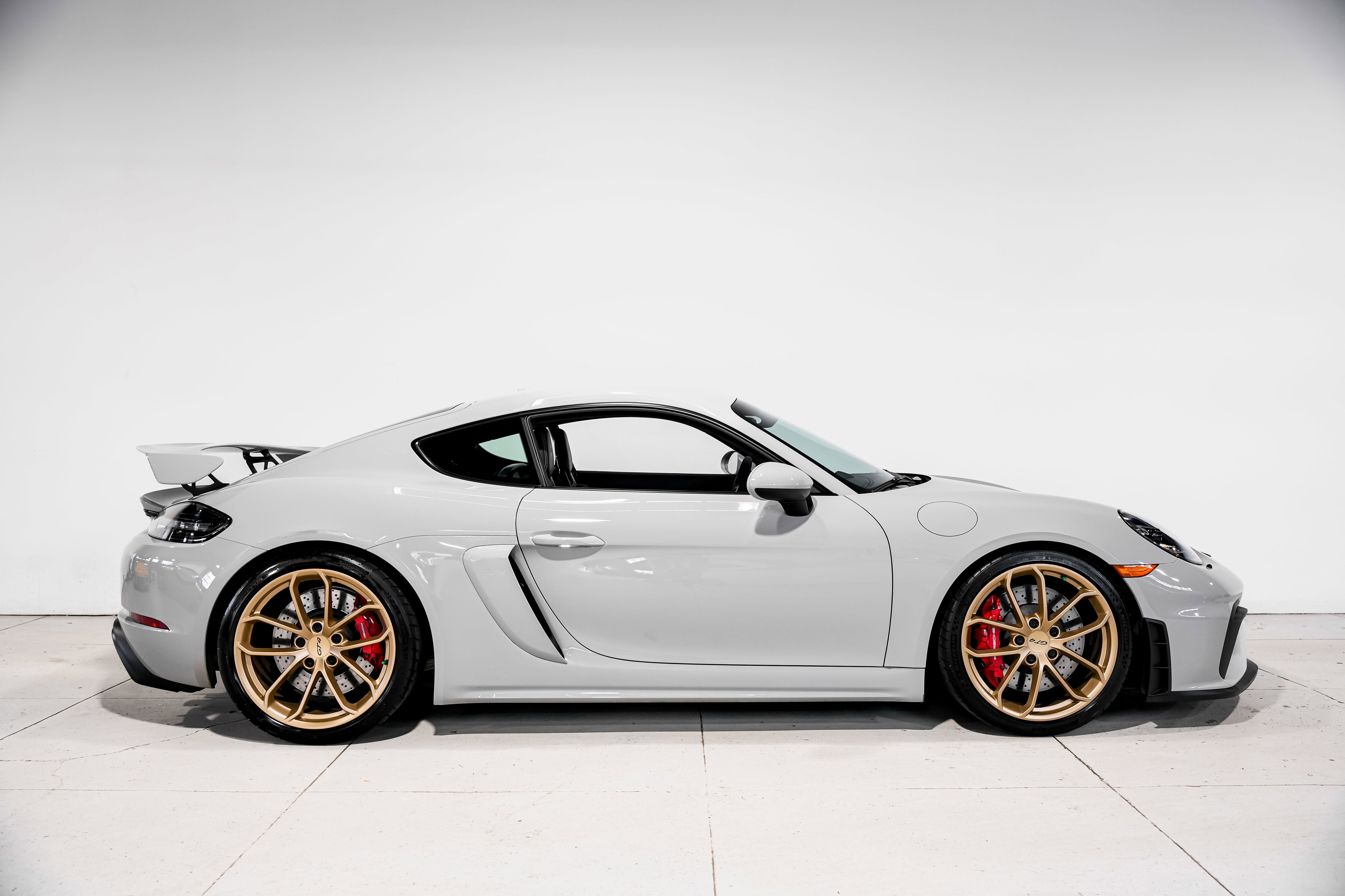 Used 2021 Porsche 718 Cayman GT4 image 3