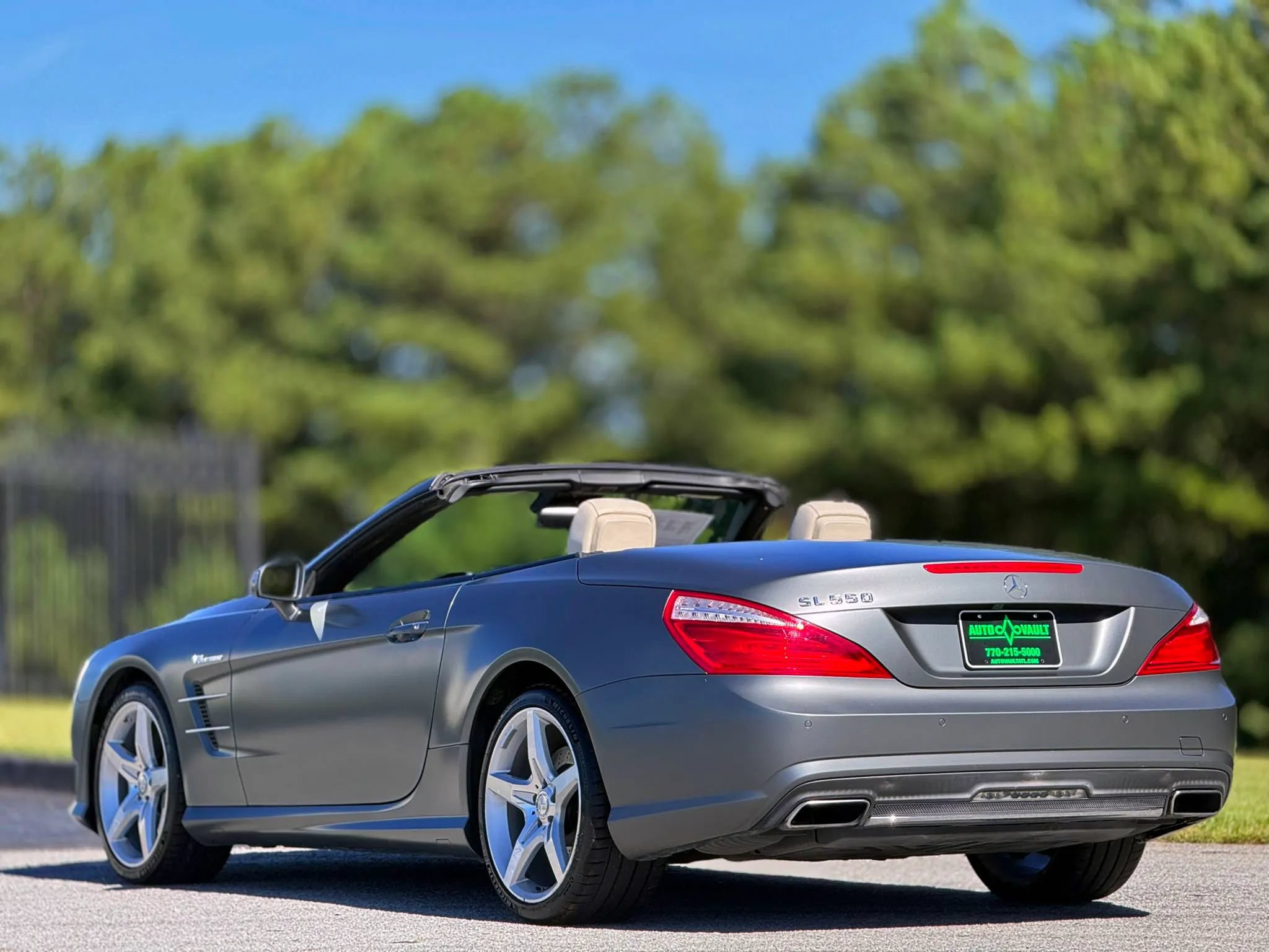 Used 2014 Mercedes-Benz SL 550 w/ Sport Wheel Package image 9