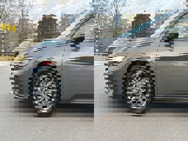 Used 2024 Hyundai Elantra SEL image 9