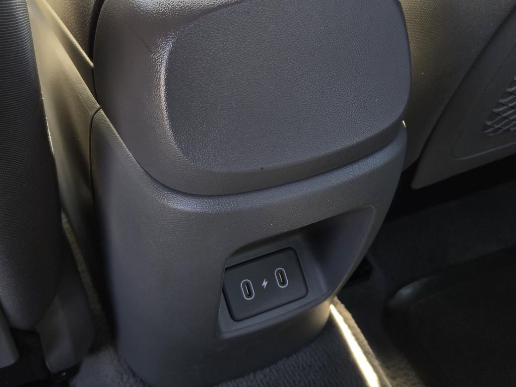 Used 2025 Hyundai Elantra SEL image 13