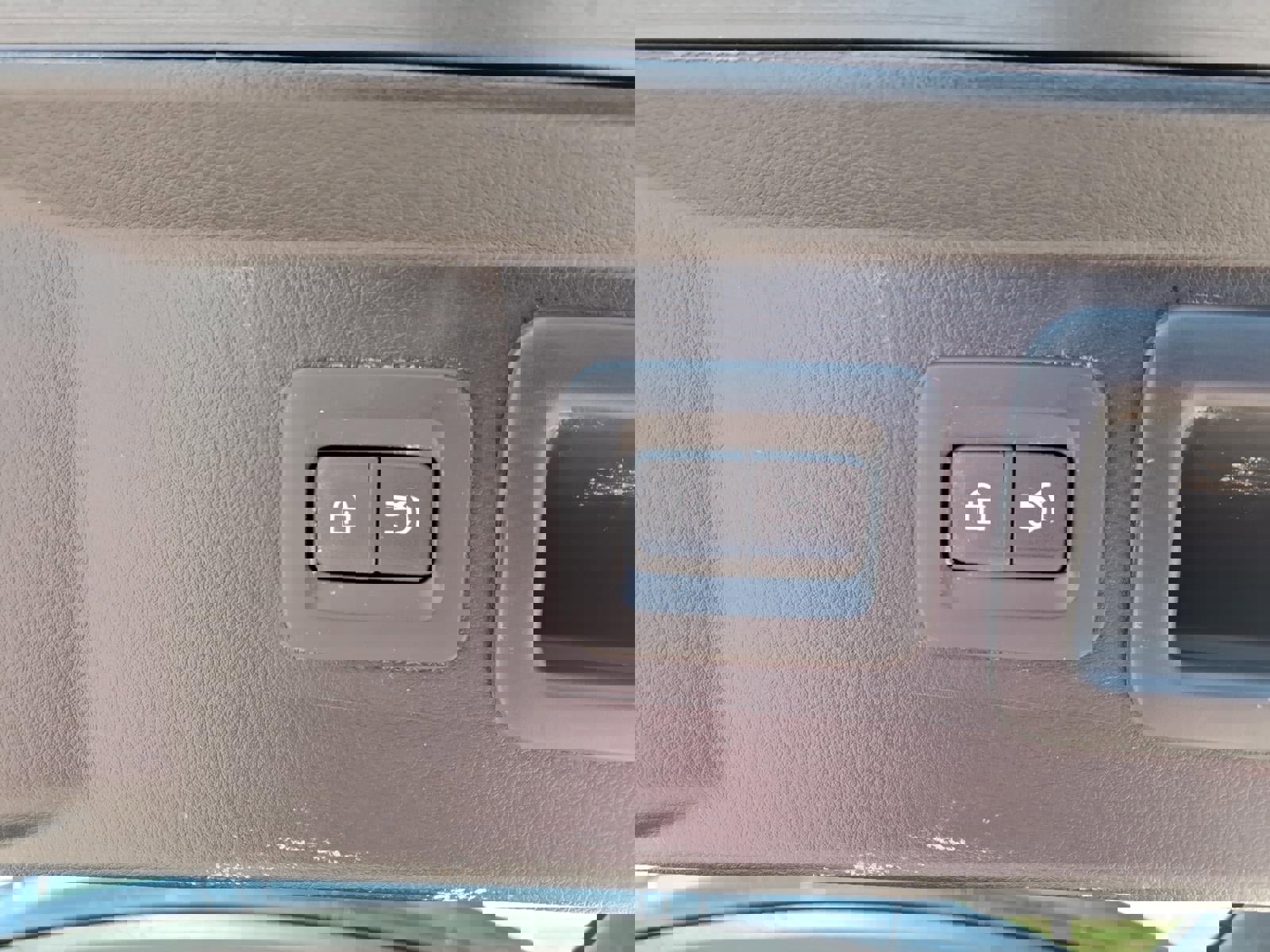 Used 2025 MAZDA CX-50 AWD 2.5 Hybrid w/ Premium Pkg image 21