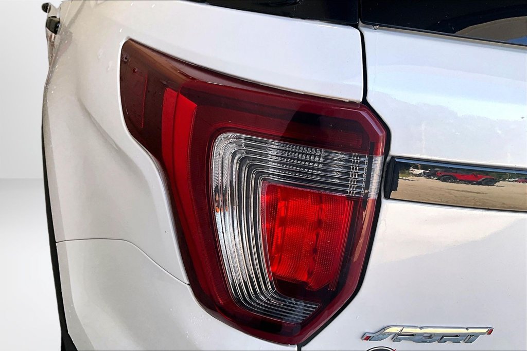 Used 2018 Ford Explorer Sport AWD/4WD image 23
