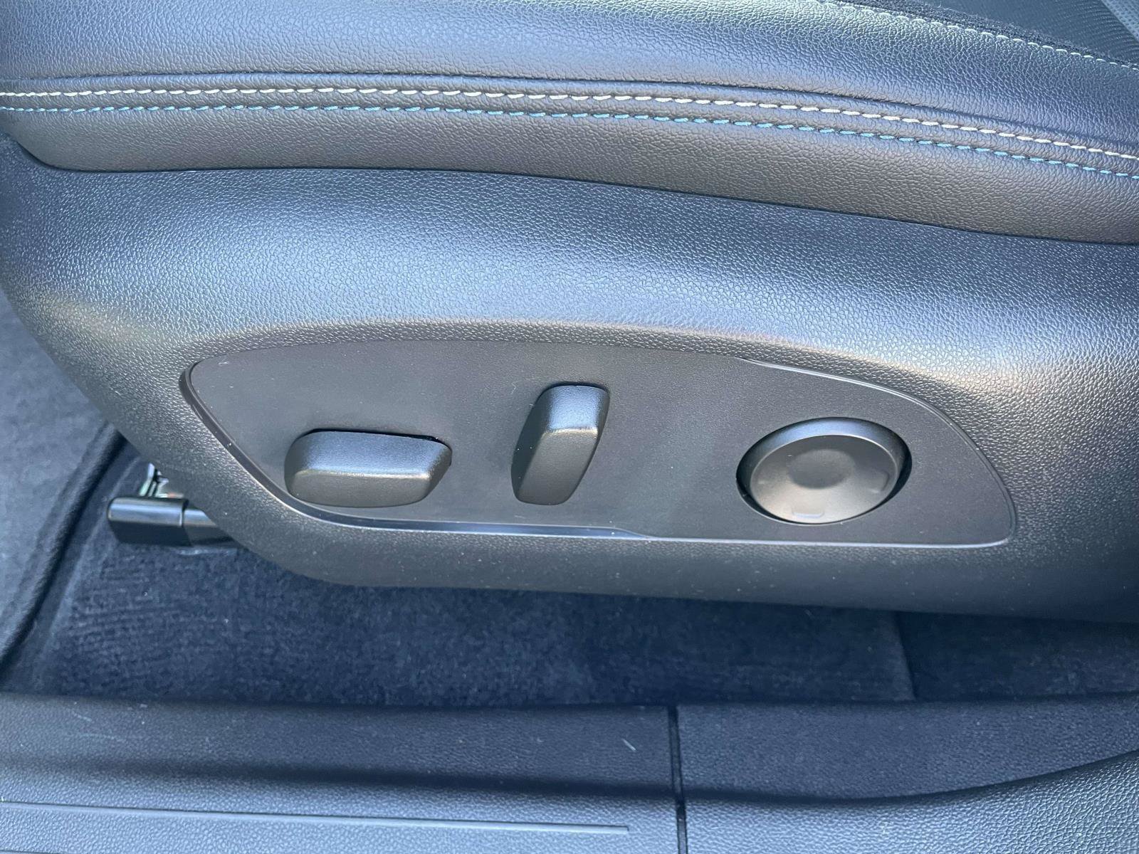 Used 2024 Chevrolet Equinox EV LT FWD image 13