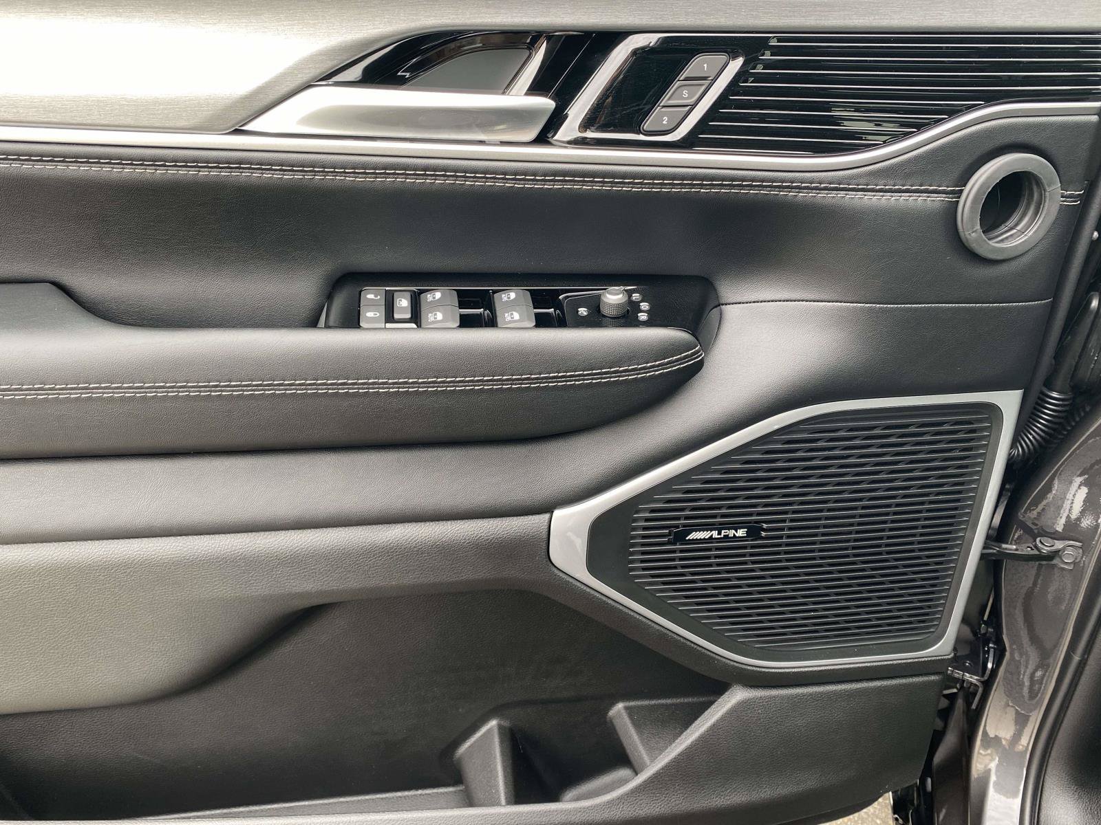 New 2026 Jeep Grand Wagoneer Limited AWD/4WD image 17