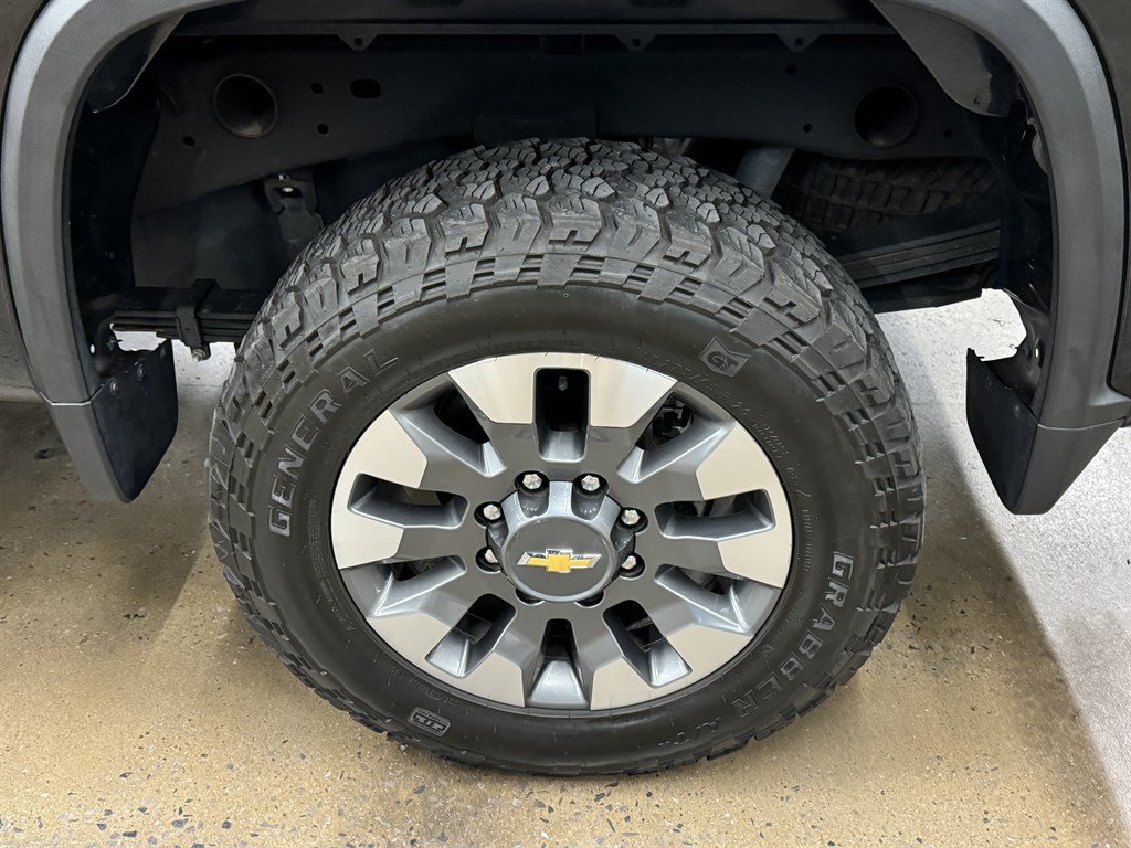 Used 2024 Chevrolet Silverado 2500 Custom w/ Custom Value Package AWD/4WD image 9