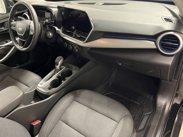 Used 2025 Chevrolet Trax LS w/ LS Convenience Package image 15