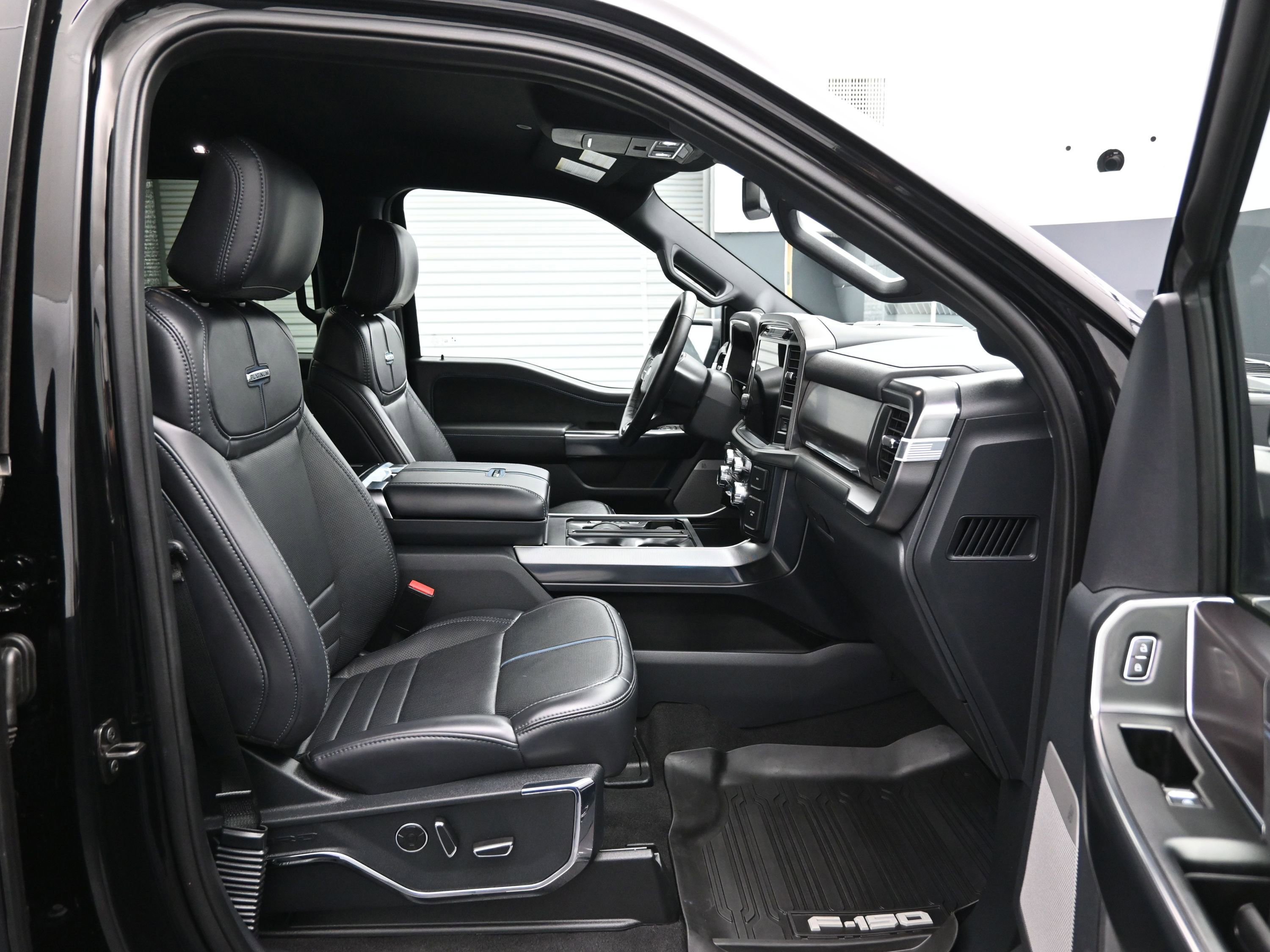 Used 2025 Ford F150 Platinum w/ FX4 Off-Road Package image 13