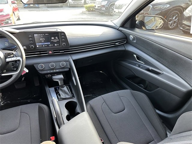 Used 2025 Hyundai Elantra SE image 17