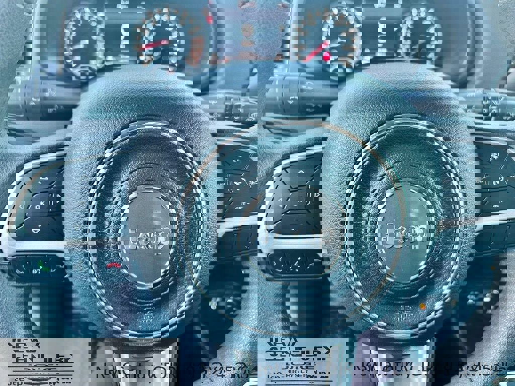 Used 2023 Jeep Renegade Latitude image 28