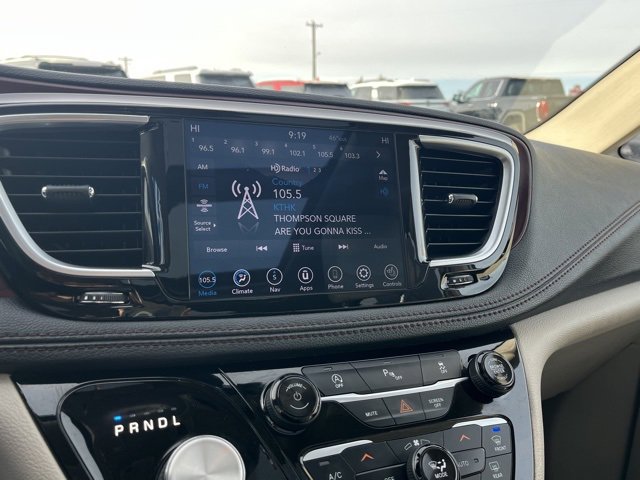 Used 2020 Chrysler Pacifica Limited image 42