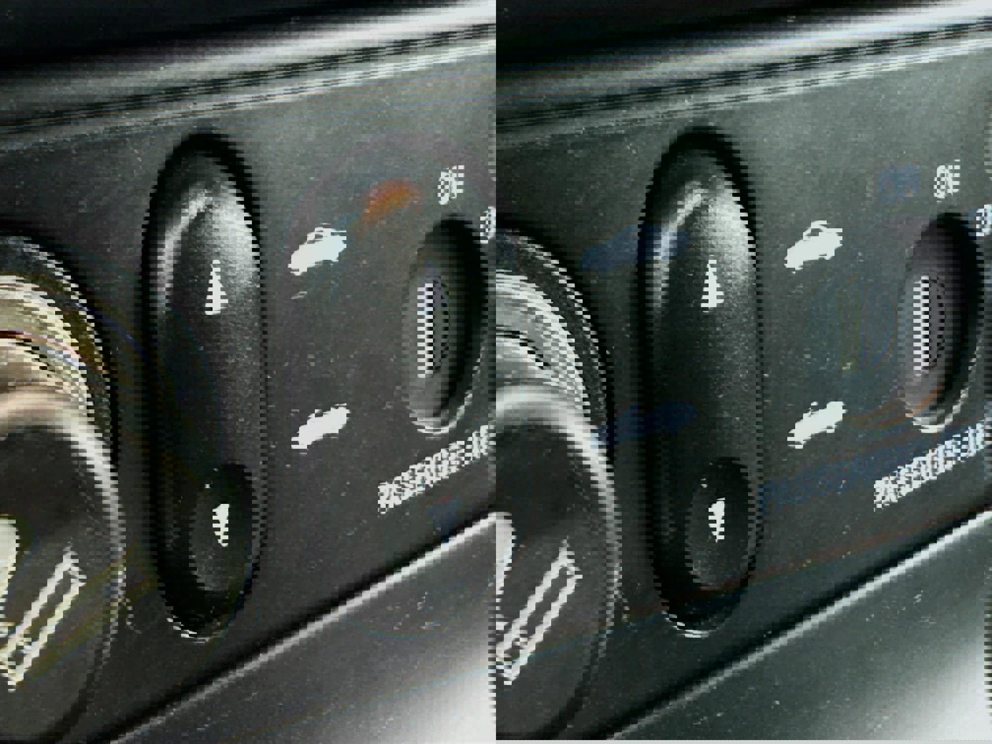 Used 2002 Ford Thunderbird image 2