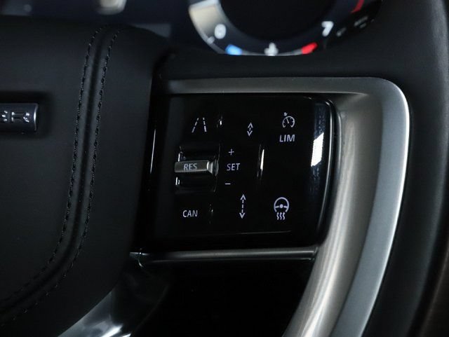 Used 2025 Land Rover Range Rover SE AWD/4WD image 24