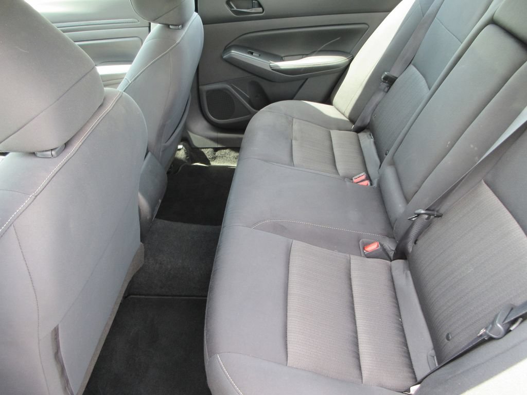 Used 2024 Nissan Altima 2.5 SV FWD image 12