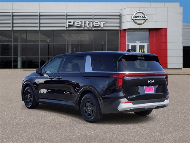 Used 2025 Kia Carnival image 4