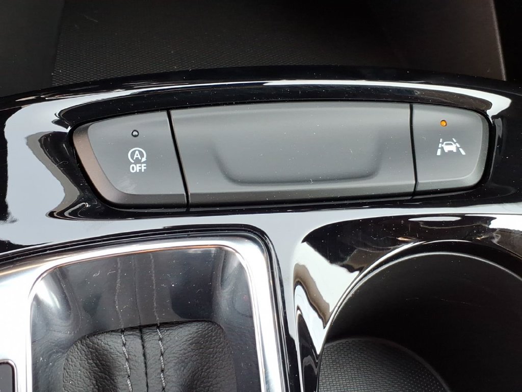 Used 2025 Chevrolet Trax LT w/ LT Convenience Package FWD image 14