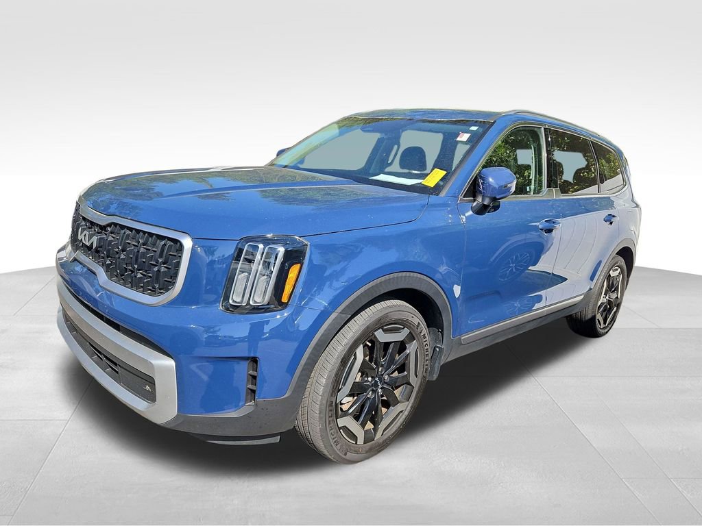Used 2023 Kia Telluride EX image 3