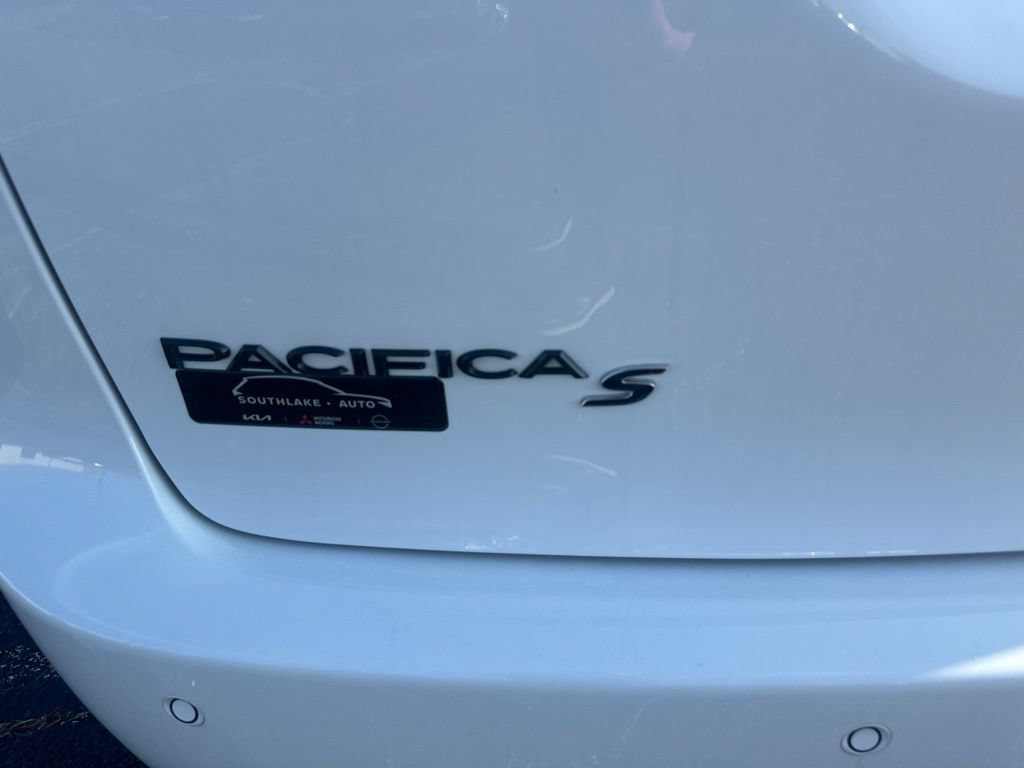 Used 2025 Chrysler Pacifica Limited FWD image 37