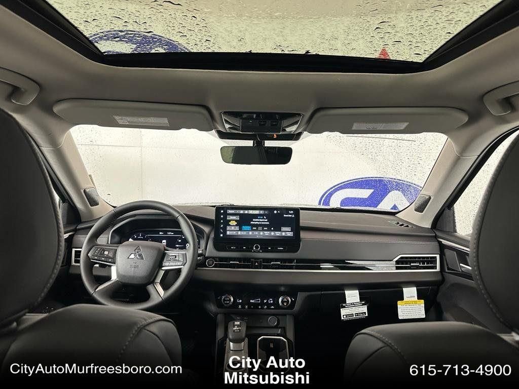 New 2025 Mitsubishi Outlander SE image 39