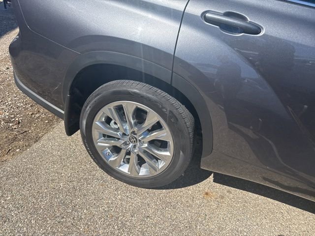 Used 2024 Toyota Highlander Limited image 4