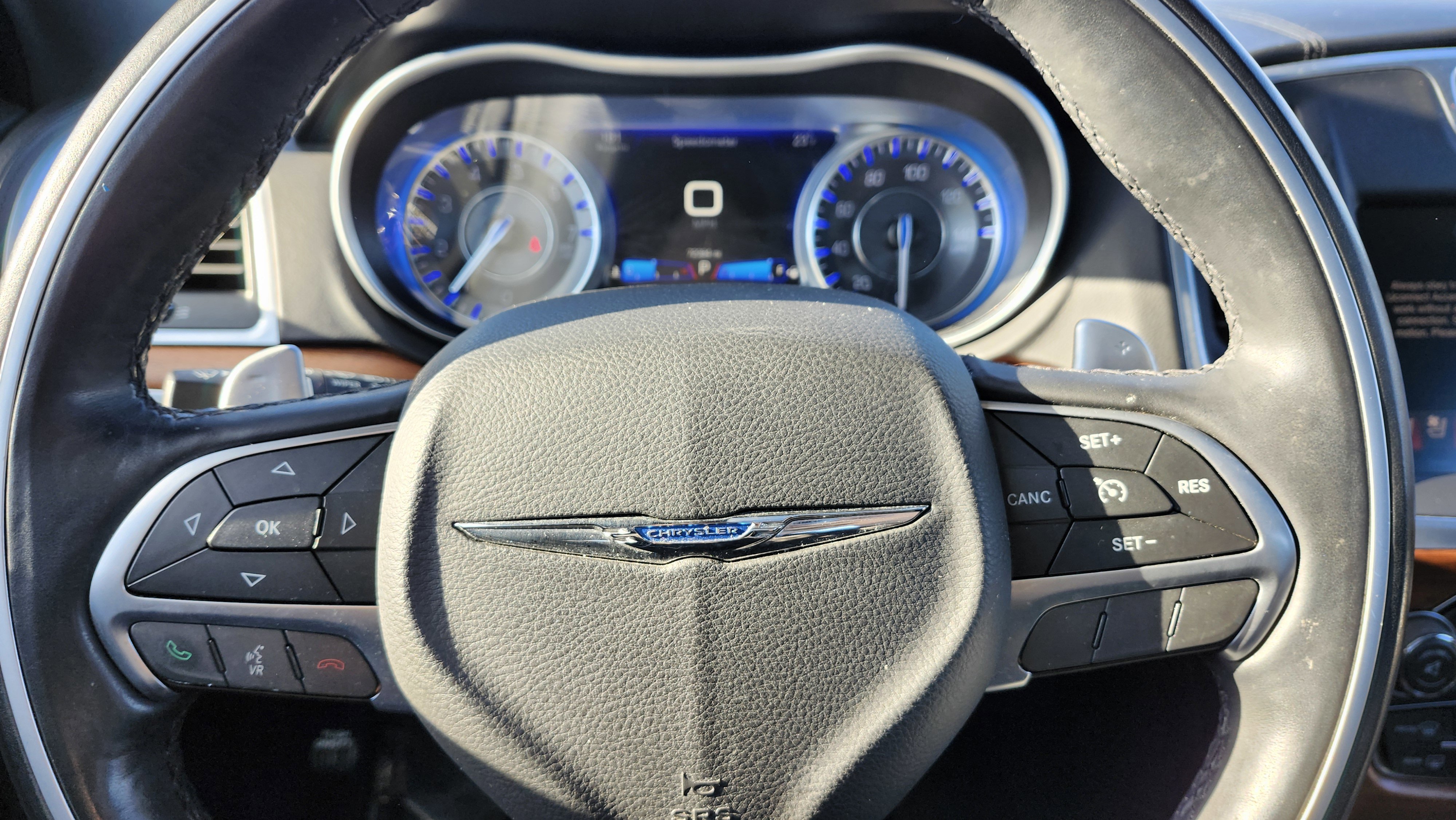 Used 2016 Chrysler 300 C Platinum image 24