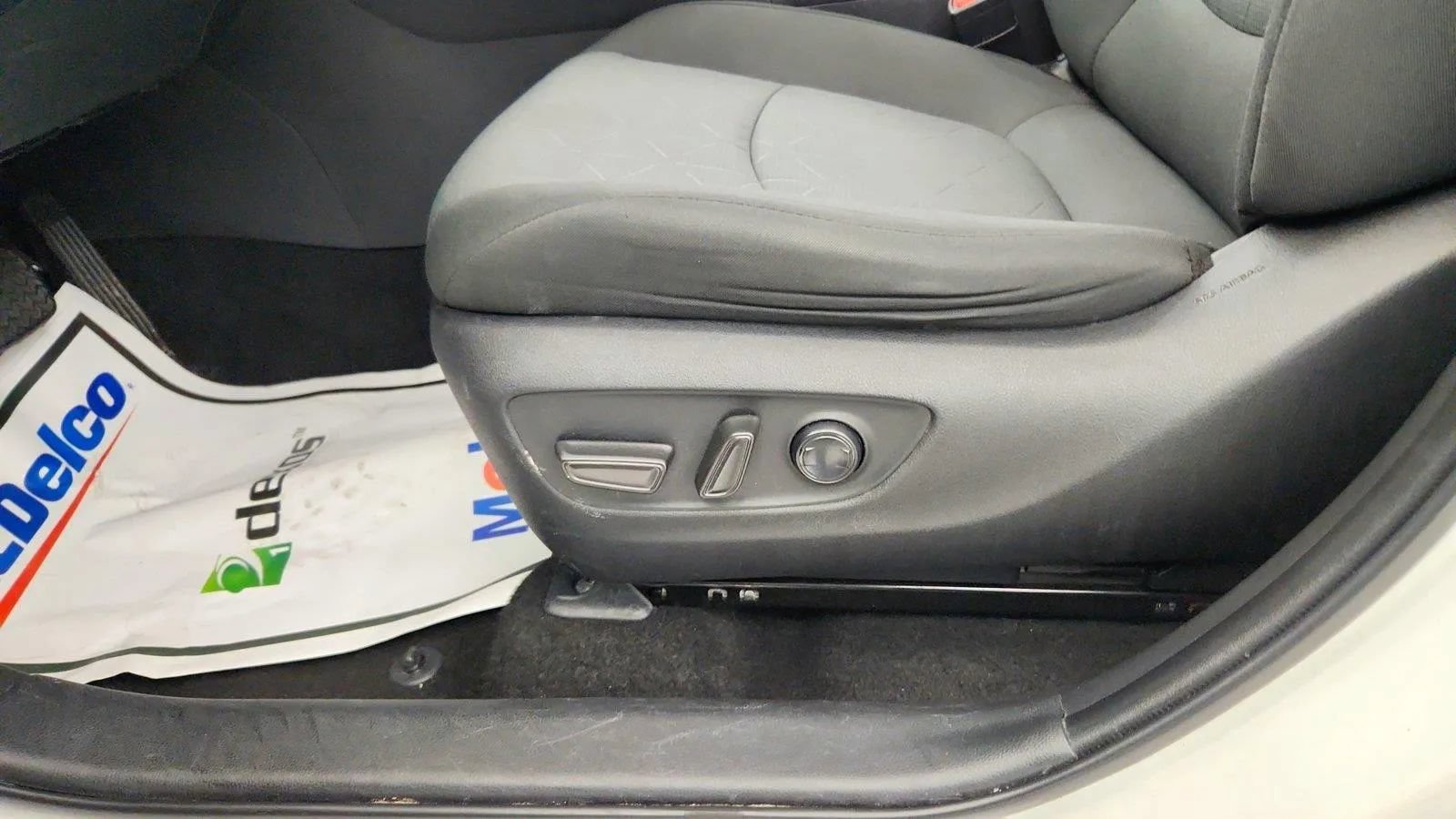 Used 2024 Toyota RAV4 XLE FWD image 15