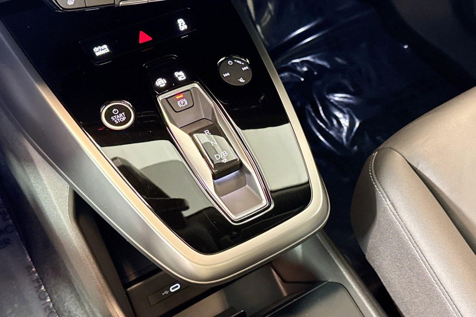 Used 2023 Audi Q4 e-tron Premium Plus AWD/4WD image 16