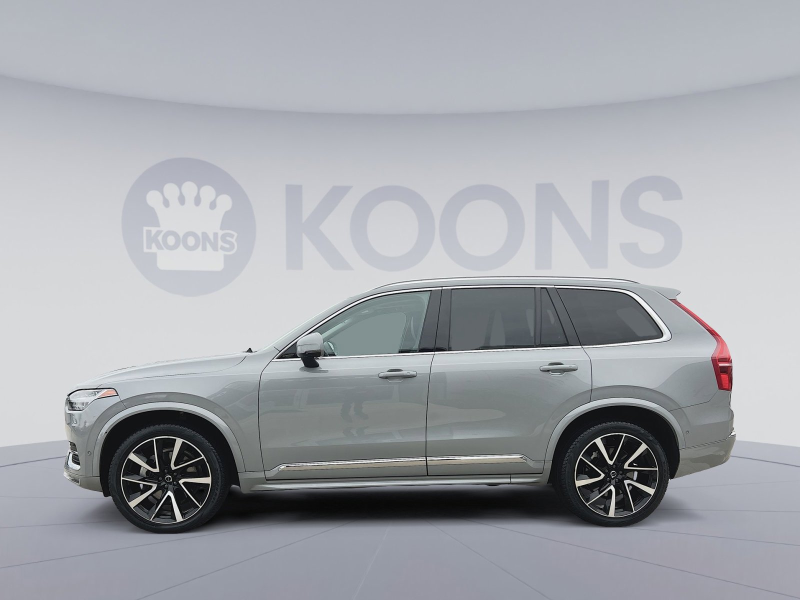Used 2024 Volvo XC90 B5 Plus w/ Protection Package image 2