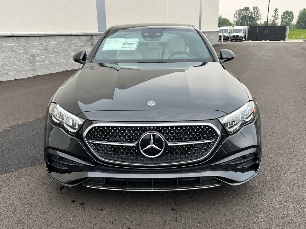 New 2026 Mercedes-Benz E 350 4MATIC Sedan image 3