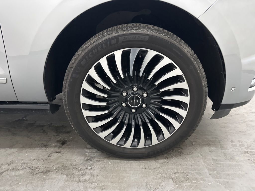 Used 2020 Lincoln Navigator L Black Label w/ Cargo Convenience Package image 63