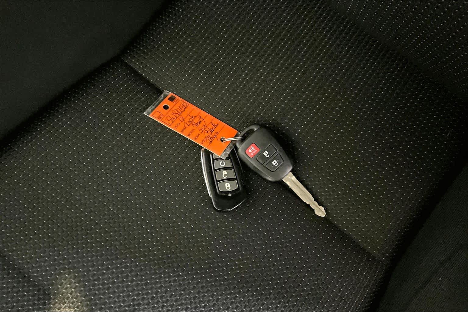 Used 2018 Toyota RAV4 XLE AWD/4WD image 15