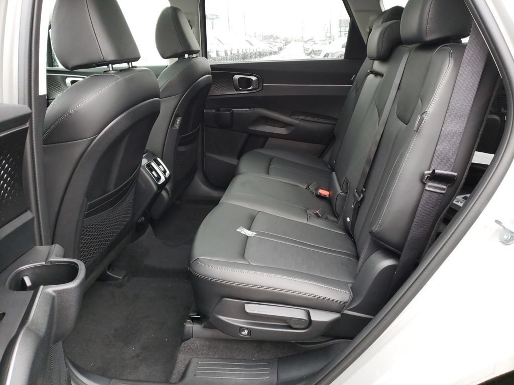 New 2026 Kia Sorento S w/ S Panoramic Sunroof Package FWD image 23