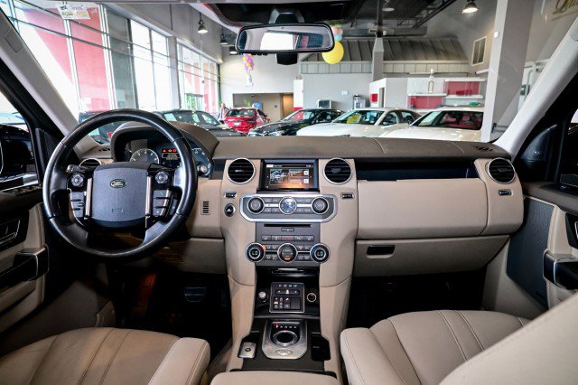 Used 2016 Land Rover LR4 HSE Silver Edition AWD/4WD image 25