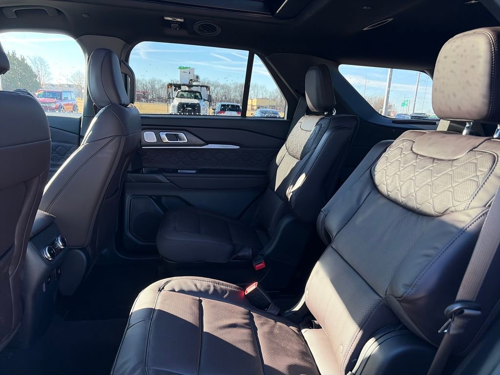 Used 2026 Ford Explorer Platinum w/ LUX Leather Package image 39