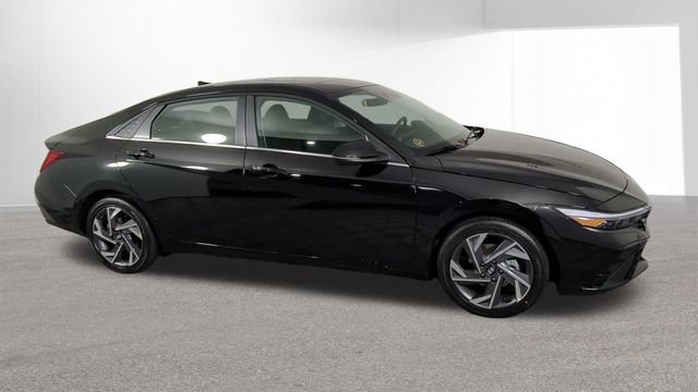 New 2026 Hyundai Elantra Limited FWD image 2