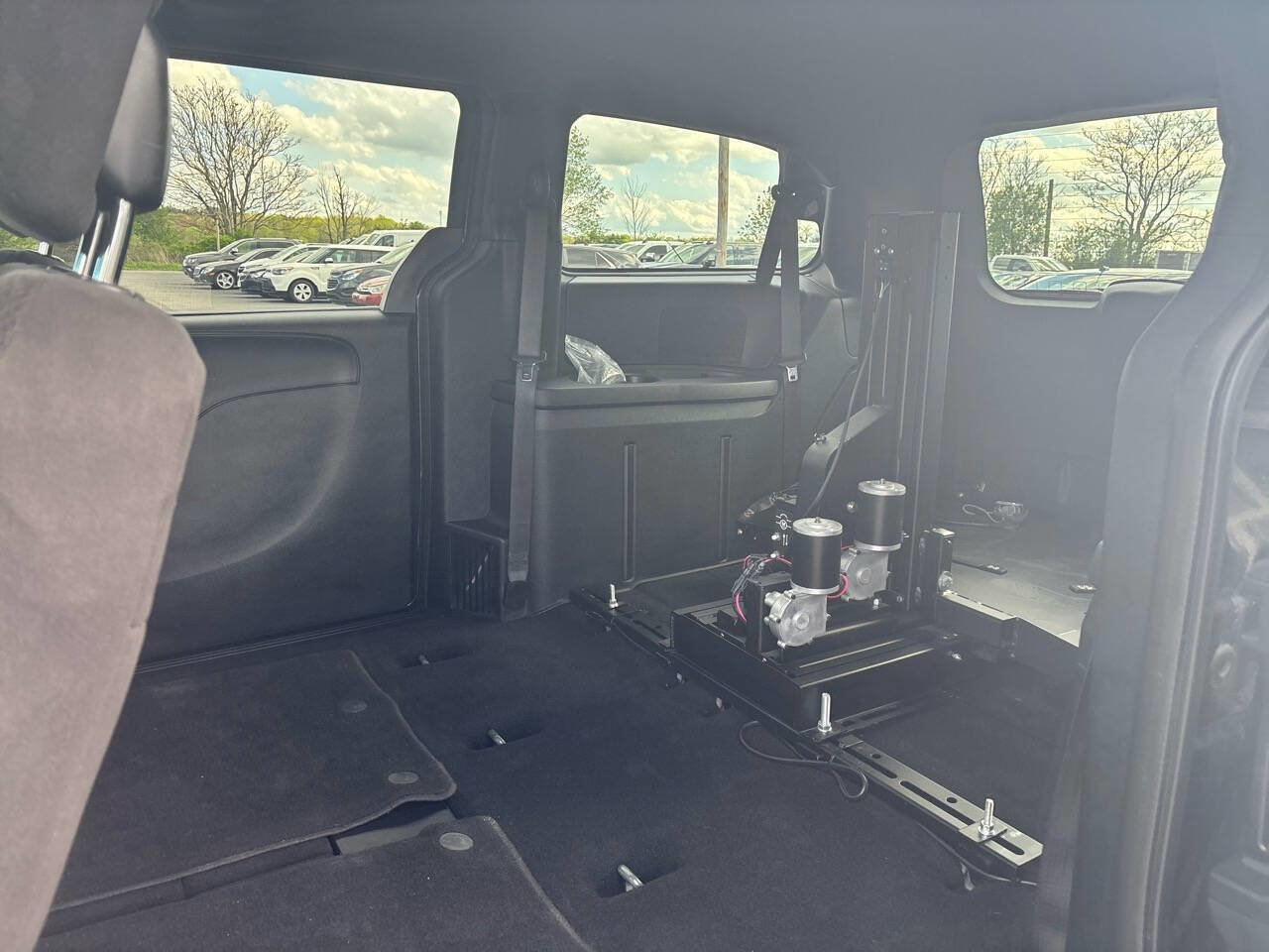 Used 2014 Dodge Grand Caravan SE FWD image 23