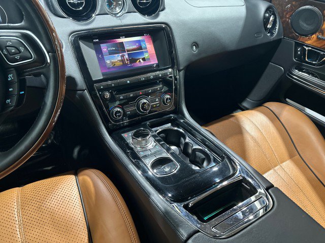 Used 2016 Jaguar XJ R-Sport RWD image 4