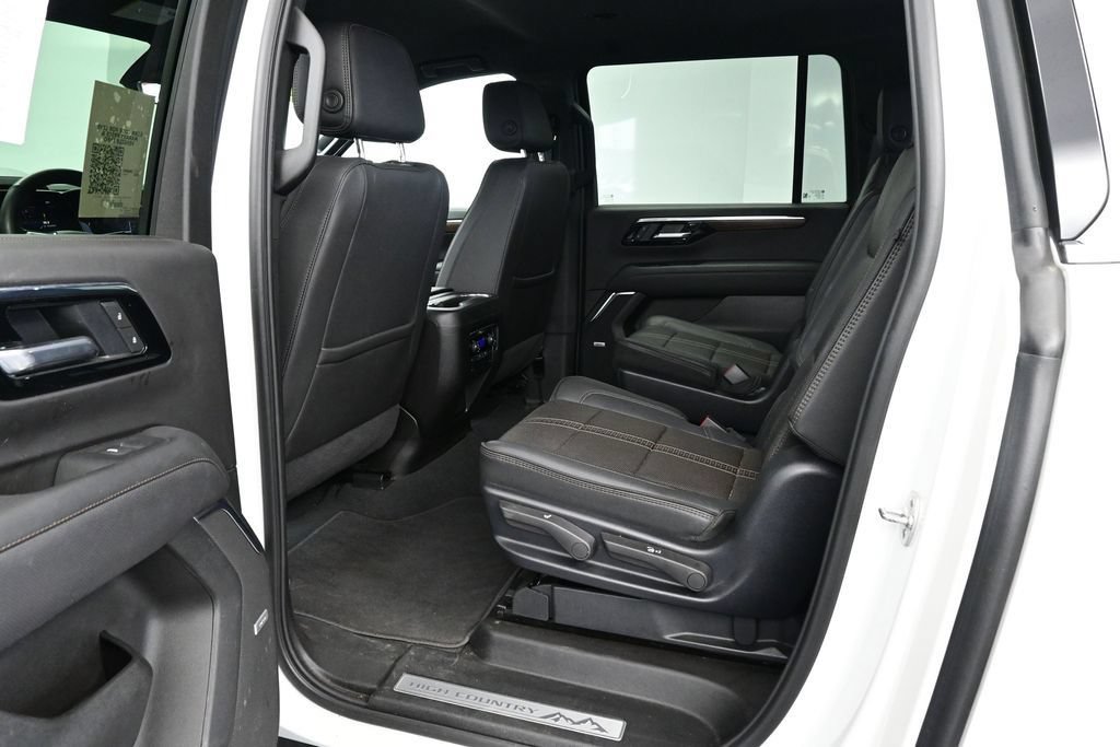 Used 2025 Chevrolet Suburban High Country AWD/4WD image 18