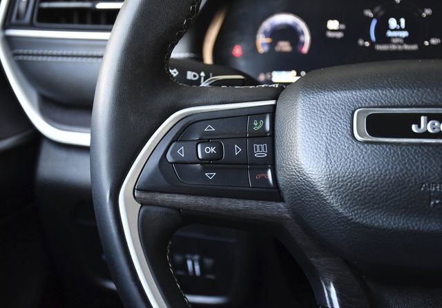 Used 2023 Jeep Grand Cherokee Limited AWD/4WD image 8