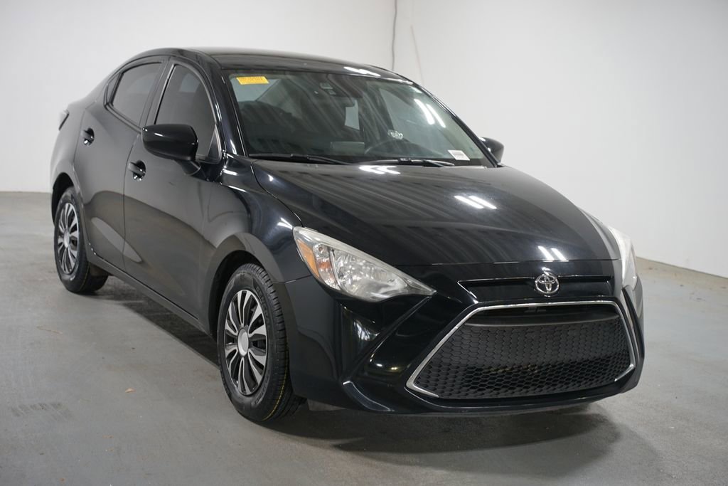 Used 2019 Toyota Yaris L FWD image 3