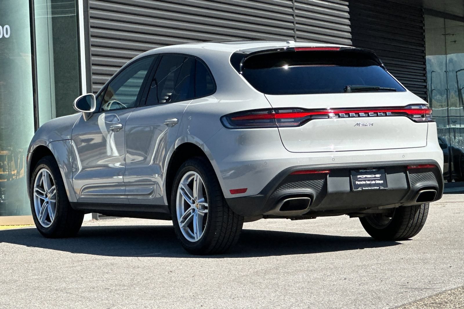 Used 2025 Porsche Macan AWD/4WD image 3