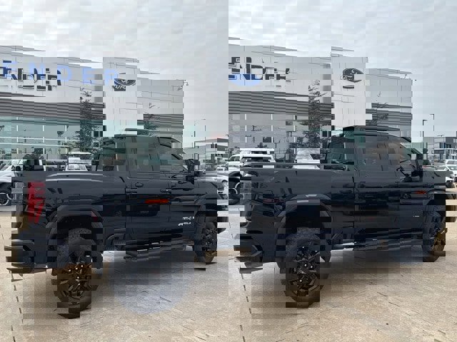 Used 2025 GMC Sierra 2500 AT4 image 9