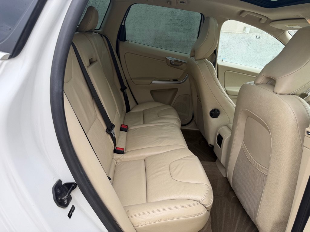 Used 2010 Volvo XC60 T6 AWD/4WD image 25