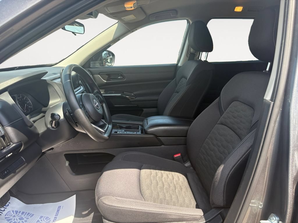 Used 2025 Nissan Pathfinder S FWD image 9