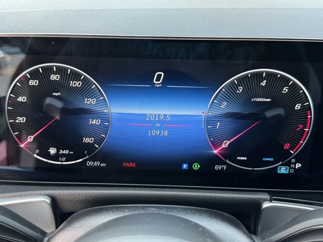 Used 2025 Mercedes-Benz GLB 250 image 25