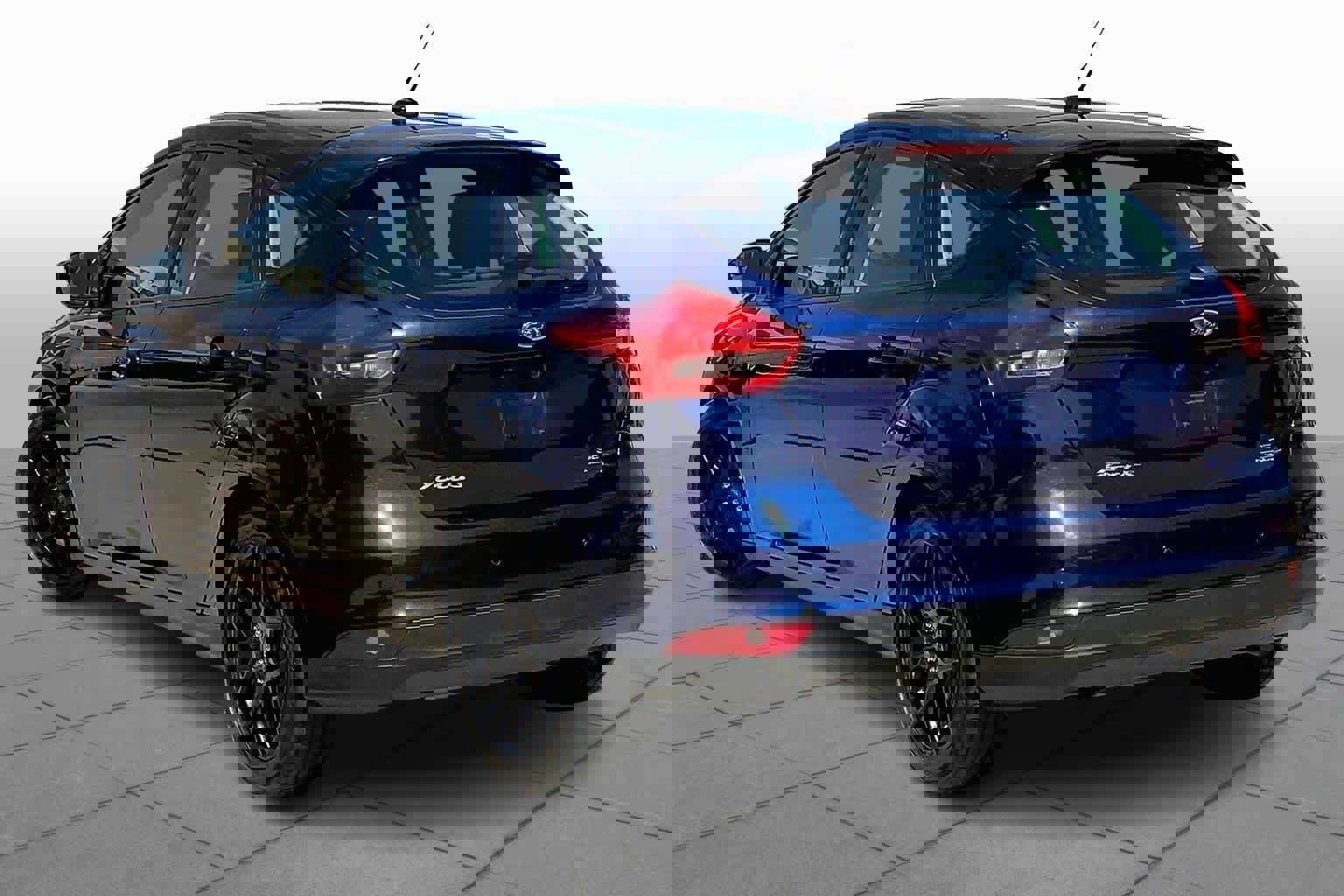 Used 2016 Ford Focus SE w/ Equipment Group 201A image 12