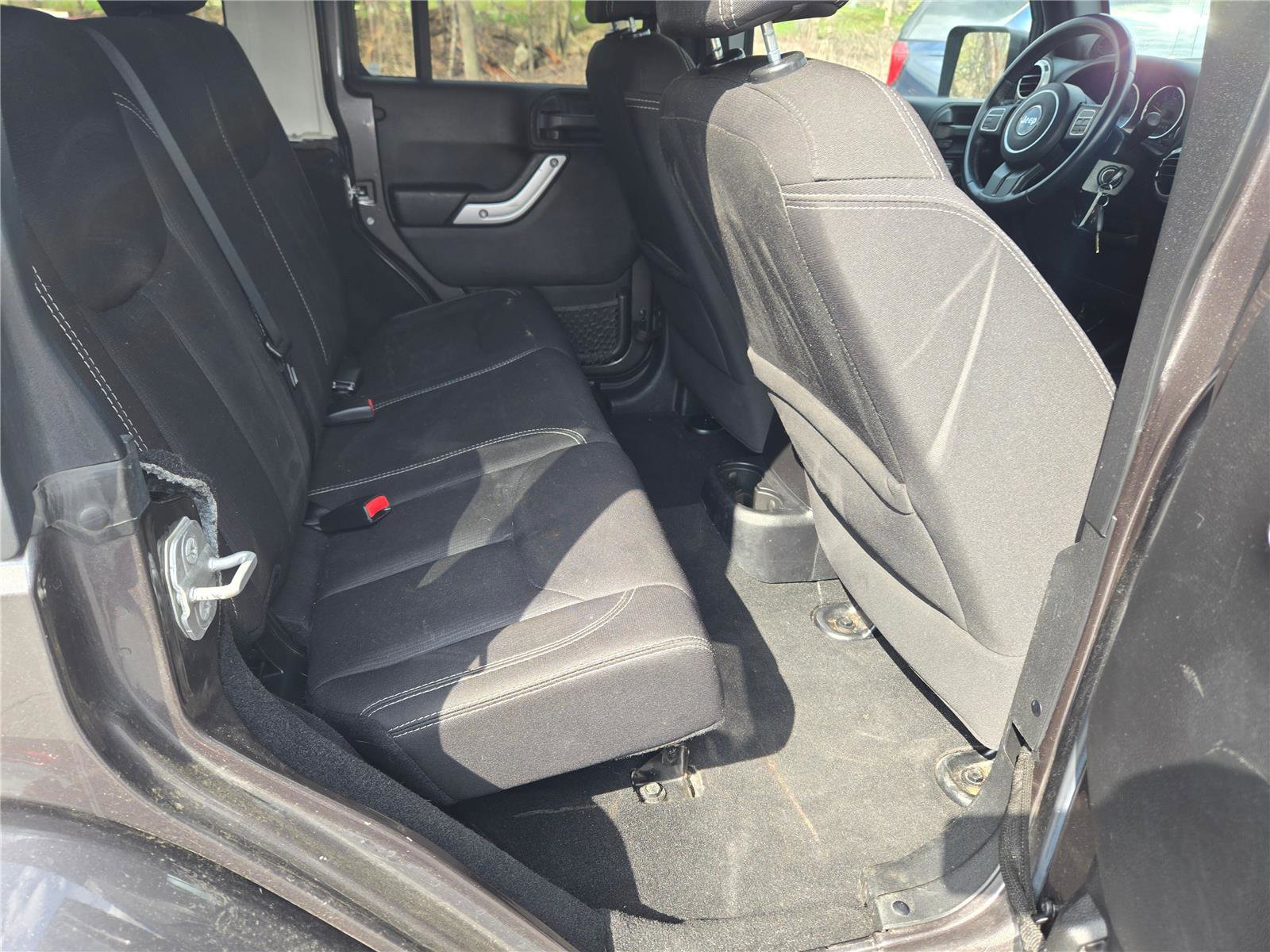 Used 2014 Jeep Wrangler Unlimited Sahara AWD/4WD image 10