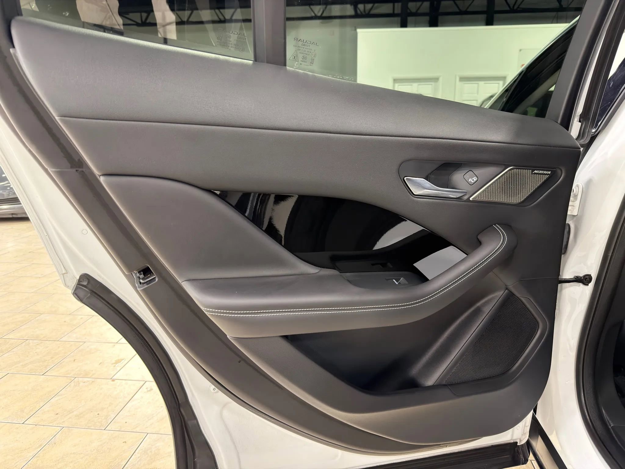 Used 2020 Jaguar I-PACE SE image 39