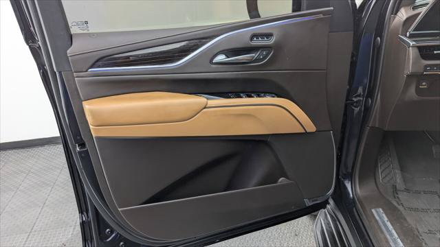 Used 2022 Cadillac Escalade ESV Premium Luxury AWD/4WD image 13