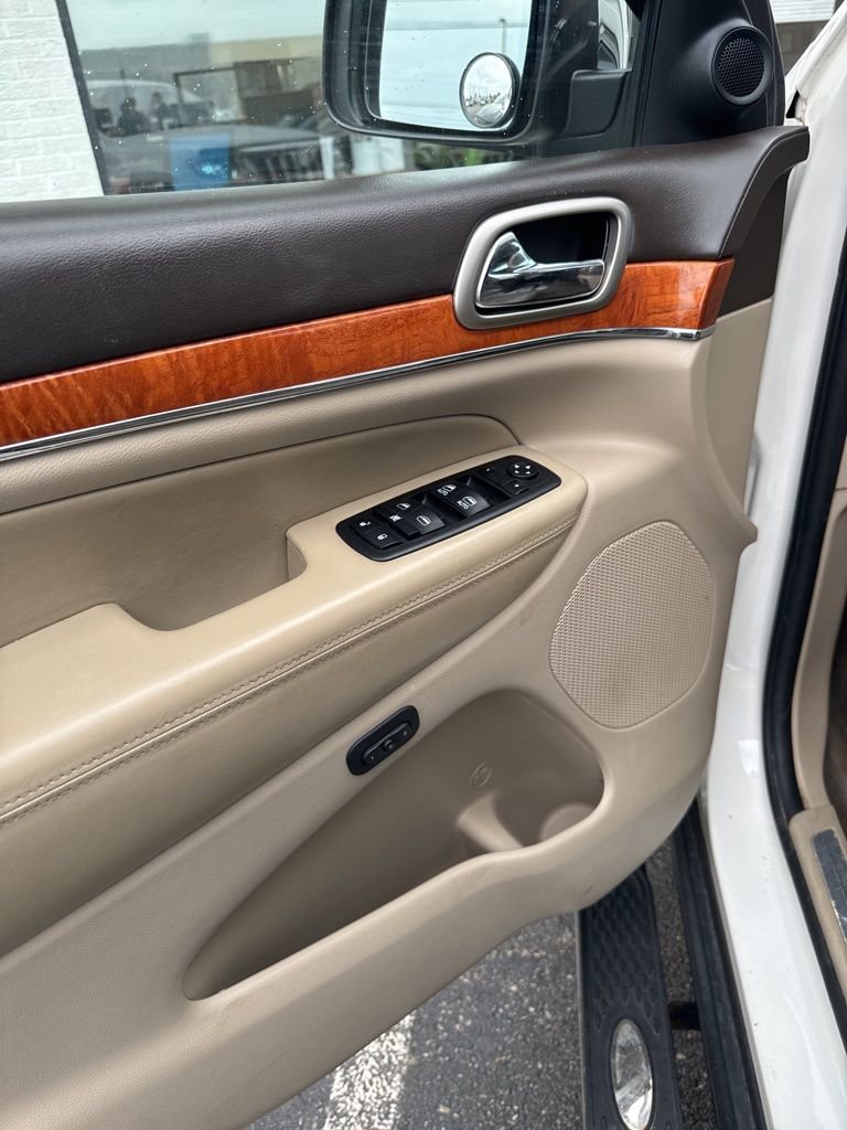 Used 2012 Jeep Grand Cherokee Overland AWD/4WD image 7